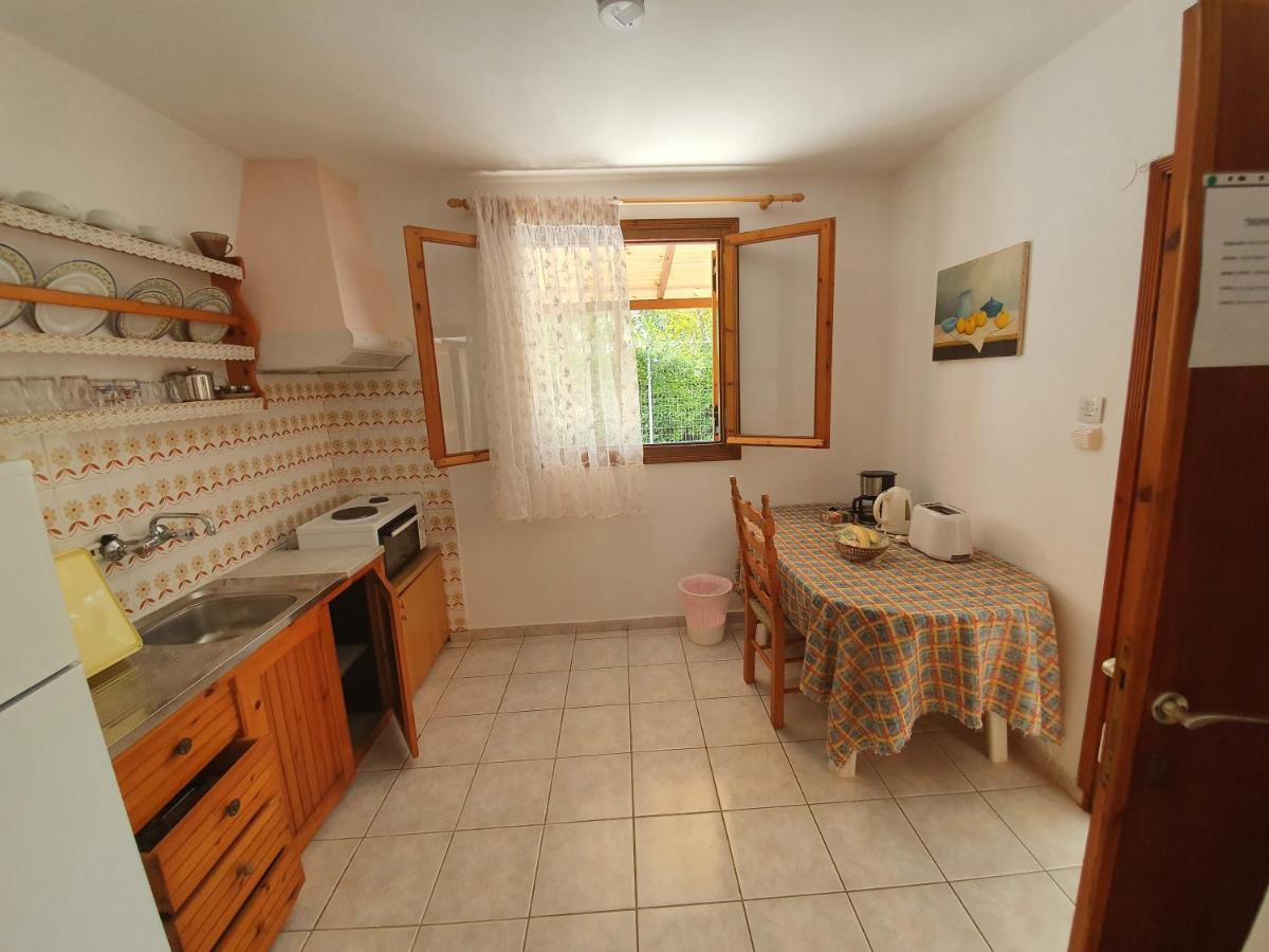 Dionisos Studios And Apts Skiathos Κουκουναριές Εξωτερικό φωτογραφία