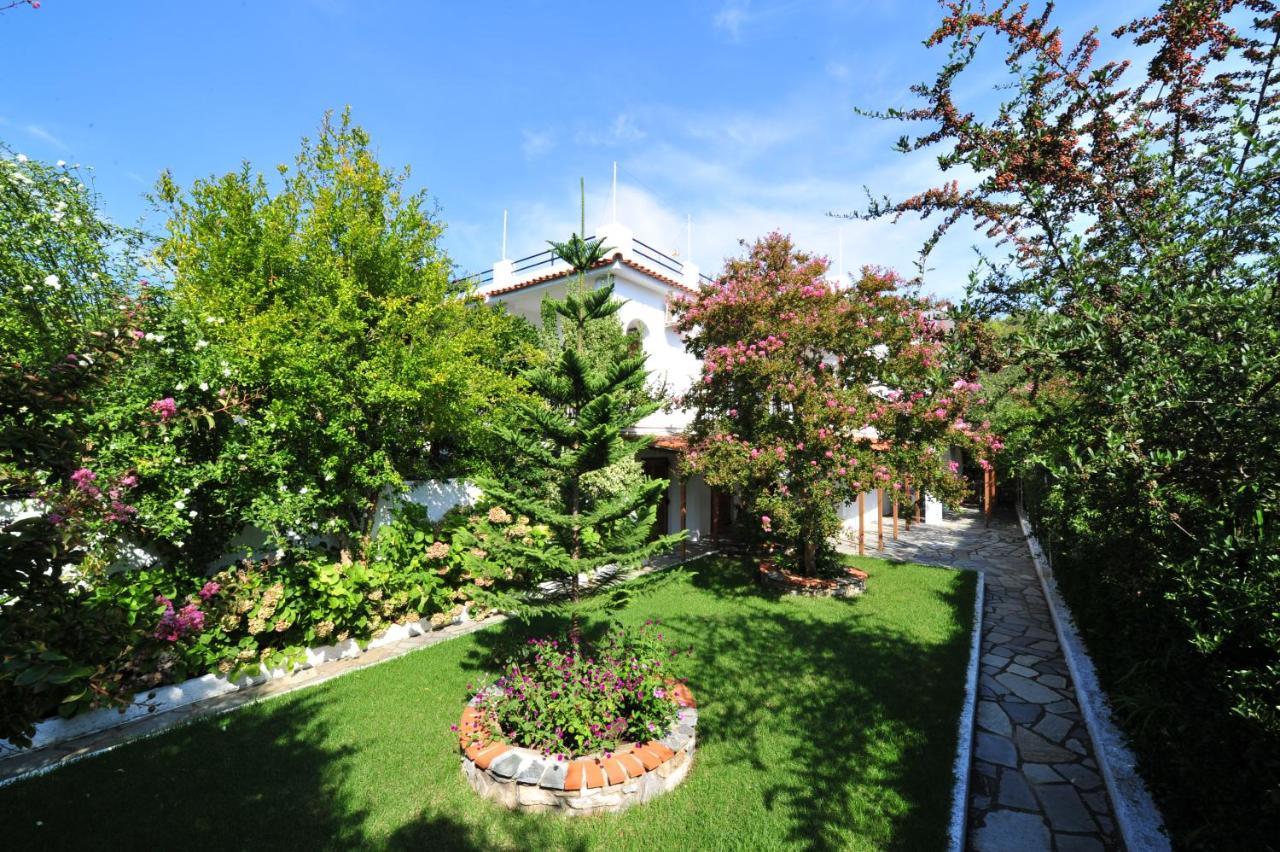 Dionisos Studios And Apts Skiathos Κουκουναριές Εξωτερικό φωτογραφία